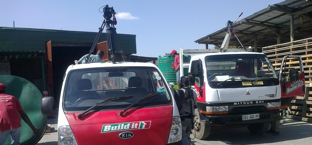 Running timelaspe cameras as families collect building material from Build It