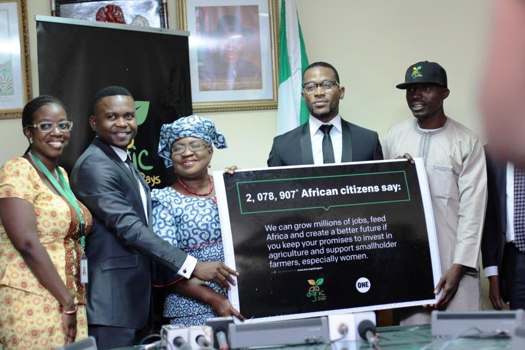 Wax DBanj Deliver Petition to Nigerian Finance Minister